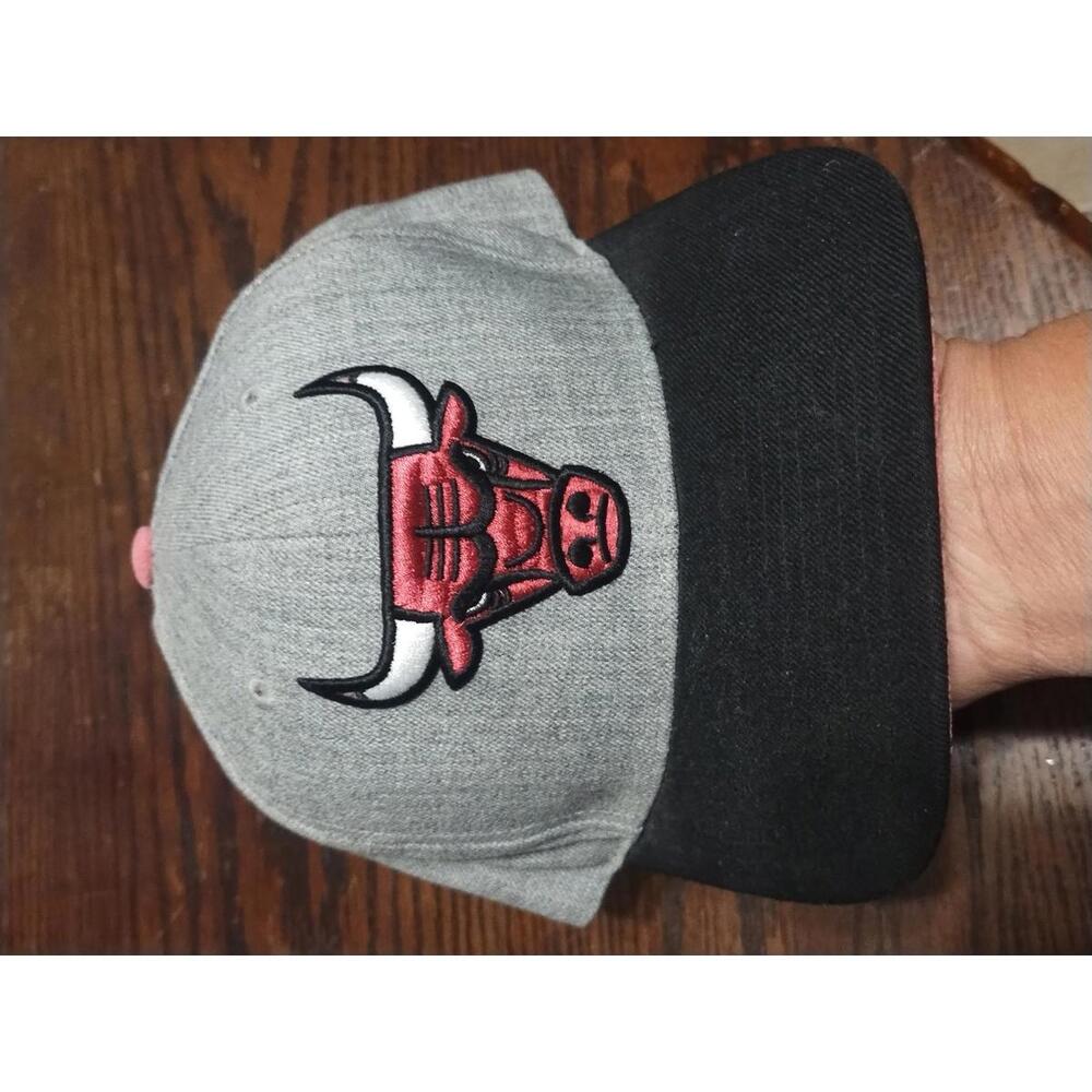 NBA Chicago Bulls Mitchell & Ness Adjustable Snapback Hat Cap Grey Black Pink